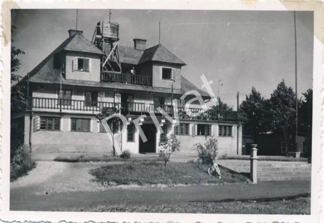 Foto WK II Wehrmacht Soldaten Quartier Villa Soldat Pause L1.84