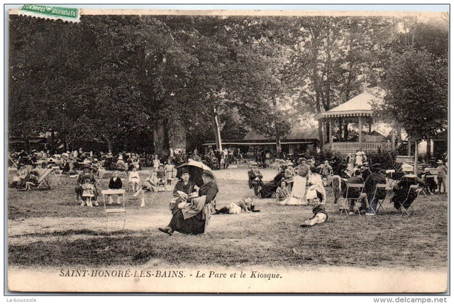 58 SAINT HONORE LES BAINS - le parc et le kiosque.