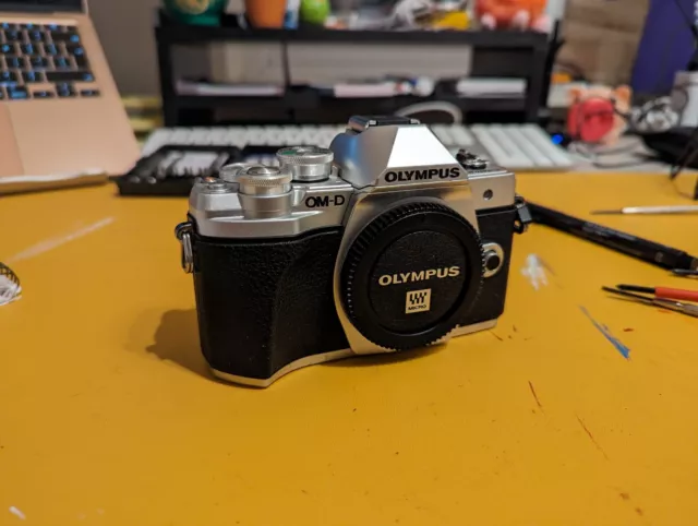 Olympus OM-D E-M10 Mark III - FOR PARTS - POTENTIAL WATER DAMAGE