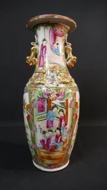 Petit Vase En Porcelaine Chinoise De Canton, époque Début XX ème