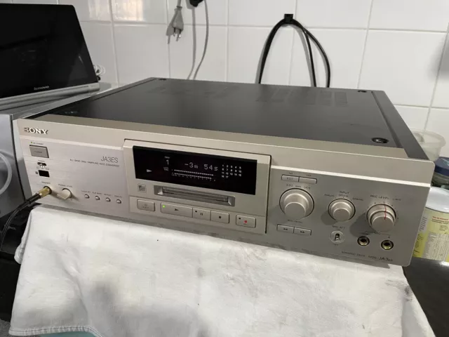 SONY   MDS-JA 3ES  MiniDisc Recorder mit Fernbedienung und Anleitung.