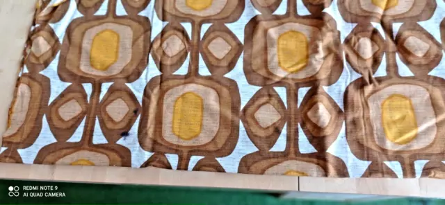 Tissu Géométrie des années 70 en voile épais non transparent