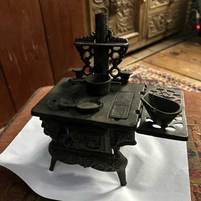 JOUET - Cuisinière GODIN miniature en fonte 1887 - Modèle n°1 - Ref 1 EUR 350,00 - FR