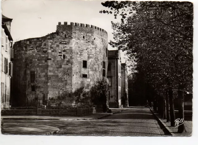 THIONVILLE - Moselle - CPA 57 - CPM - La Tour des Fleces