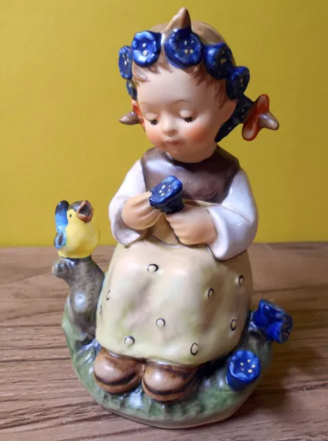 1972 Goebel HUMMEL 11,5 cm Figur 351 Enzian Mädchen wie neu