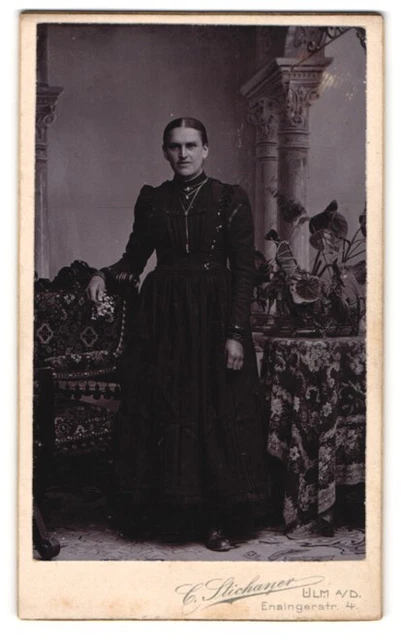 Fotografie C. Stichaner, Ulm a /D., Ensingerstr. 4, Bürgerliche Dame im hübsche