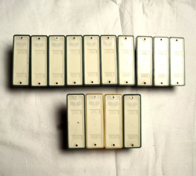 Trix Express Control switches to form signals, relays and uncoupling, 14 pieces. 2