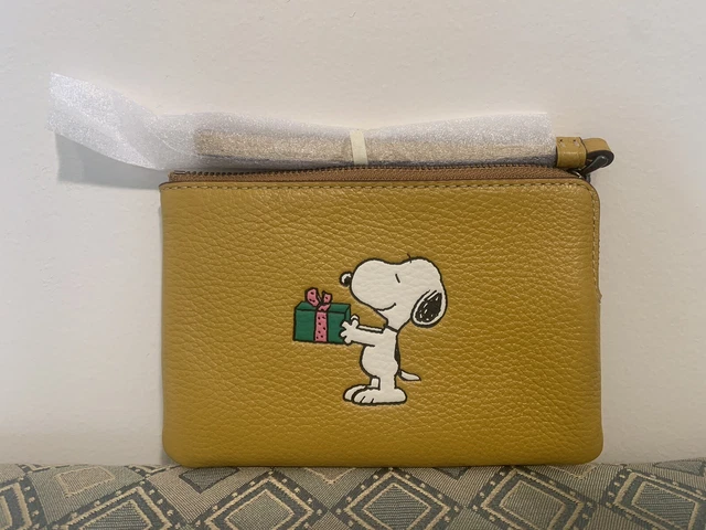 Coach X Peanuts Corner Zip Wristlet With Snoopy Present Motif NWT Coach CF215