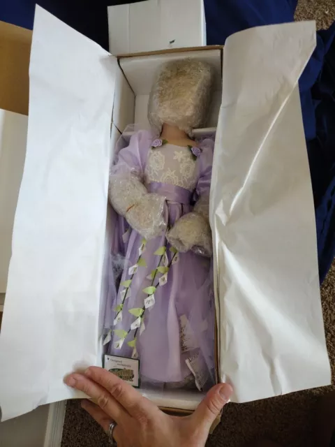heritage signature collection porcelain doll Callie 12429