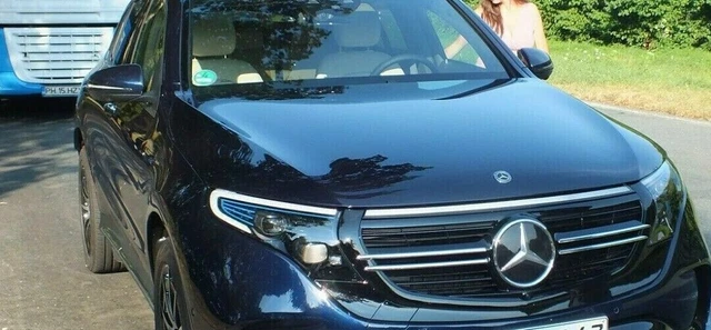 Mercedes Cavansit Blau EQC 400 4MATIC AMG EXT+INT/Schiebedach Neuwertig 11271 KM