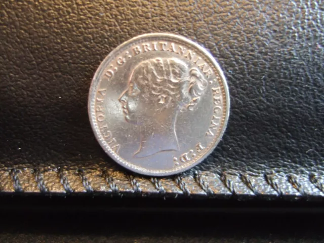 Superb Queen Victoria Young Head EF 1886 British Silver threepence!