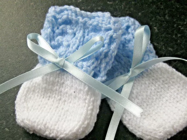 Lovely Hand Knitted Baby Mittens In White With Blue Top Size New Born (6)