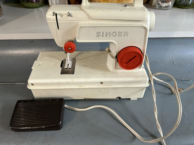Machine À Coudre Vintage Singer Orange 1970 Roaix 84110 Jeux - Jouets