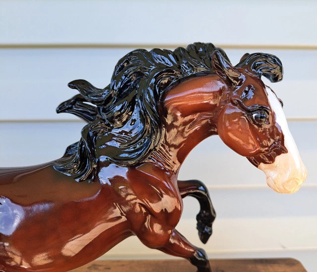 BREYER GLOSSY BAY Shelby Nokota Web Mustang Traditional Model Horse