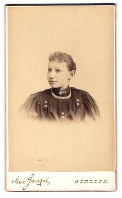 Fotografie Max Ganzel, Görlitz, Am Dresdener Platz, Junge Dame in modischer Kle