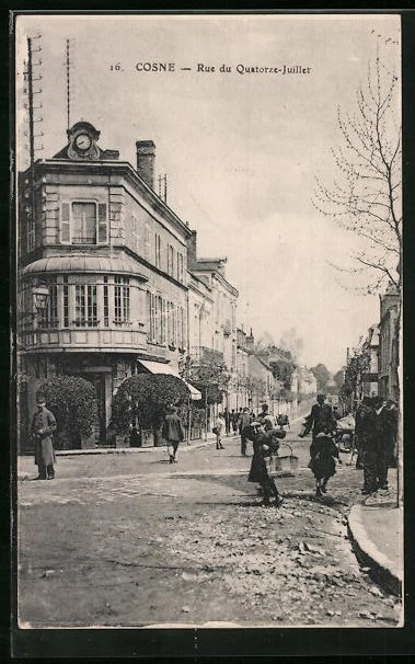 CPA Cosne, Rue du Quatorze-Juillet, vue de la rue