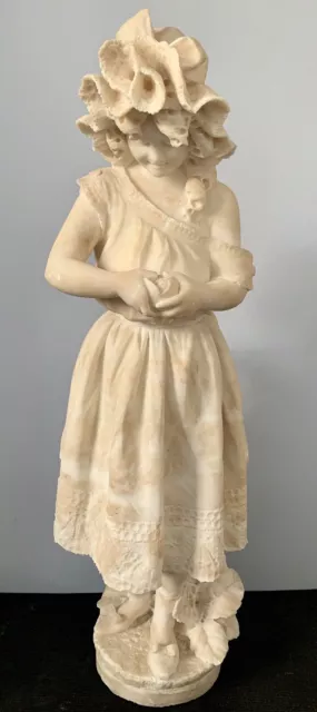 Jeune Fille à la clémentine , Sculpture en albâtre d époque début XX ème