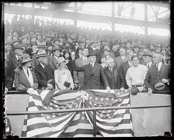 President Calvin Coolidge Throwing Baseball 1925 OLD BASEBALL PHOTO