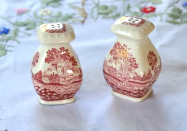 Vintage Salzstreuer Pfeffer Set Porzellan alt rot weiß 2 x Design 8,5 cm er gut