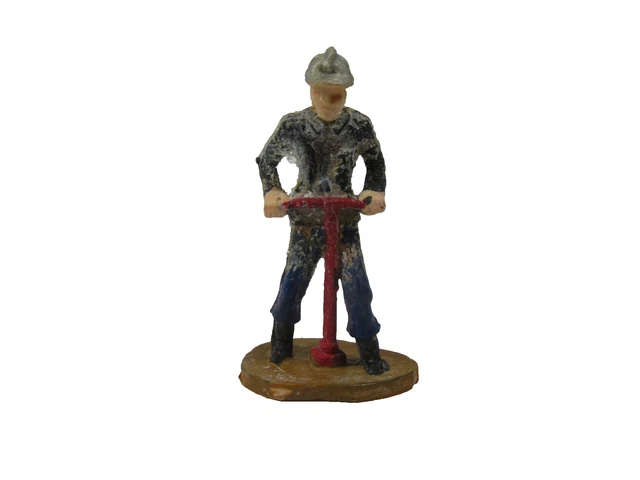 Figurine Starlux Pompier - Clé Prise D'eau Série 222 - Ancien Casque 60 Mm - Occasion