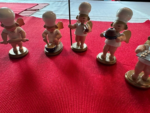 ERZGEBIRGE "Backstube",  5 Figuren -sehr gut erhalten!!!