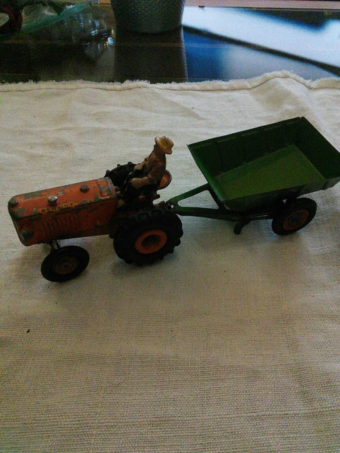 Quiralu. La Ferme. Tracteur Caterpillar et bétaillère. V... - 86185050-273