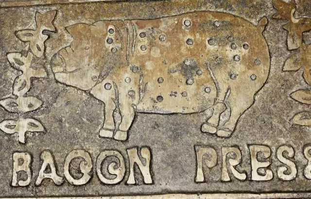 Vintage Cast Iron Bacon Press Wood Handle - Pig Patina Country Farmhouse Decor