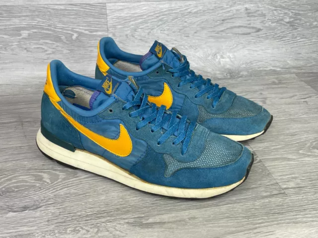 Nike internationalist 1982 hotsell
