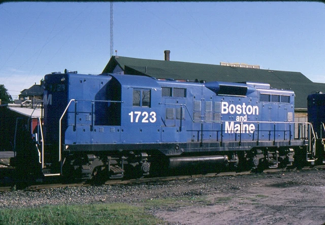 Boston & Maine GP-9 # 1723  '1982' @ Portsmouth,NH. ORIGINAL 35MM color slide