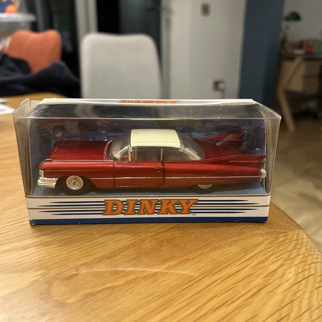 Miniature Auto 1:43 – Cadillac Coupe De Ville 1959 – Stamp-Models STM59605 (Rouge Pastel)