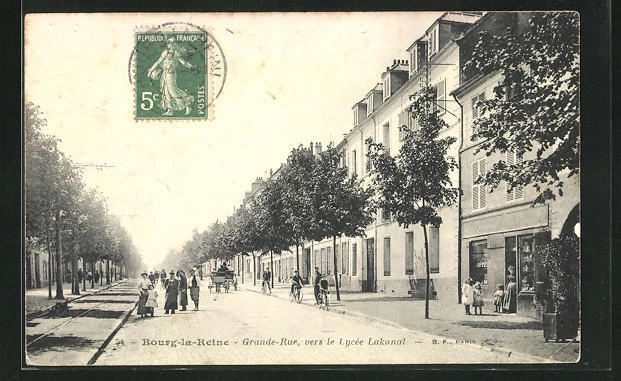CPA BOURG-LA-REINE, GRANDE-RUE, vers le Lycée Lakanal EUR 4,00