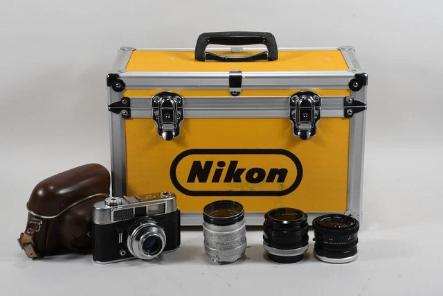 B24C02- Nikon Kamerakoffer mit Konvolut Objektive & alte Voigtländer Kamera
