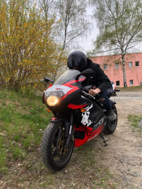 Aprillia rsv Mille Baujahr 2002 unfallfrei 23000 km