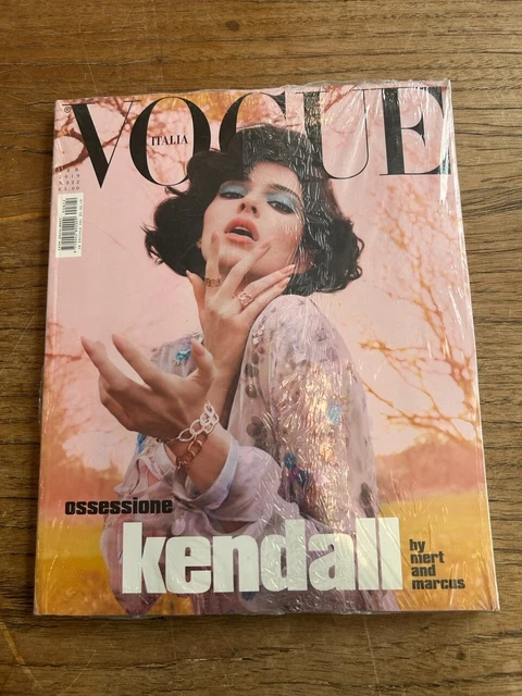 女性情報誌 Vogue Italia Feb 2019 Kendall Jenner Vogue Italia magazine (February,2019) Kendall Jenner cover