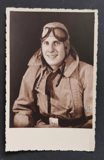 Foto/Portrait: Pilot, Kampfpilot,Luftwaffe, mit Fliegerhaube 2WK