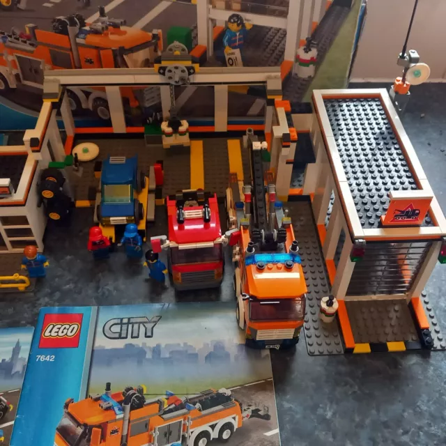 Lego City 7642 Garage Set COMPLETE BOXED USED retired