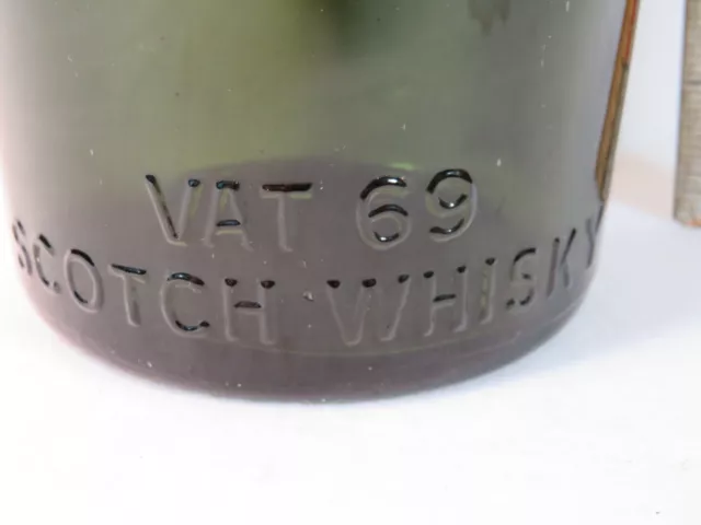 VAT 69 Green Scotch Bottle 26 oz Sanderson & Son Leith Scotland 9 3/4 inch 4/5Qt 2