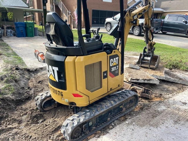  2020  mini excavator cat 301.7 900 hours 