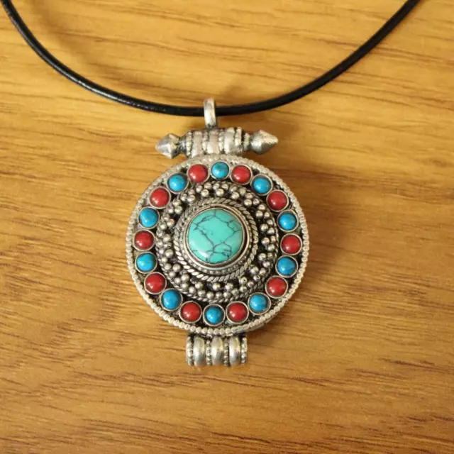 PN197 Tibetan Silver Inlaid Turquoise 32mm Round Prayer Gau Box Pendant Necklace