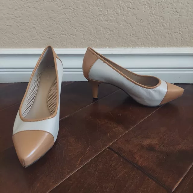 Women's Easy Spirit Anti-Gravity Pointed Toe Tan Cream Leather Pumps - Size 6M