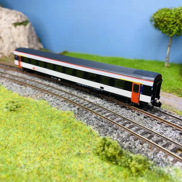 Roco 74477 – Voiture Voyageurs EW IV Type B – CFF – Échelle HO (1/87)