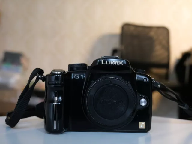 Panasonic Lumix DMC-G1 12.1MP Digital Camera body 7,100 Shutter Non Sticky