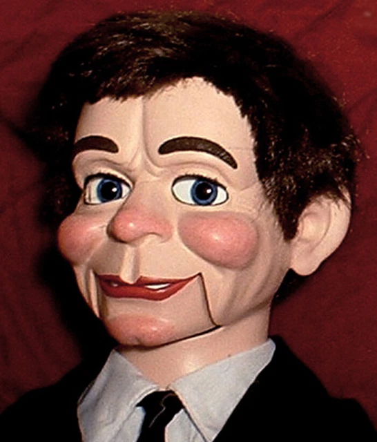 HAUNTED VENTRILOQUIST DOLL "EYES FOLLOW YOU" Creepy Fats Magic dummy