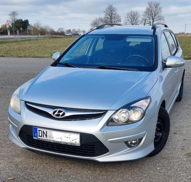 HYUNDAI i30 CW Kombi (FD) 1.6 CRDi Style - Diesel 90 PS / 66 kW HYUNDAI i30 CW Kombi (FD) 1.6 CRDi Style - Diesel 90 PS / 66 kW