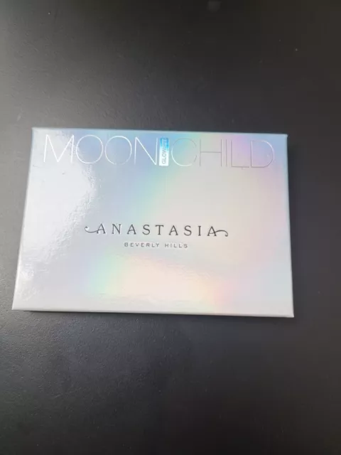 Anastasia Beverly Hills Glow Kit MOONCHILD Highlighter Palette 2