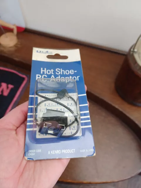 KENRO FLASH TO HOT SHOE FLASH ADAPTER - new in packaging