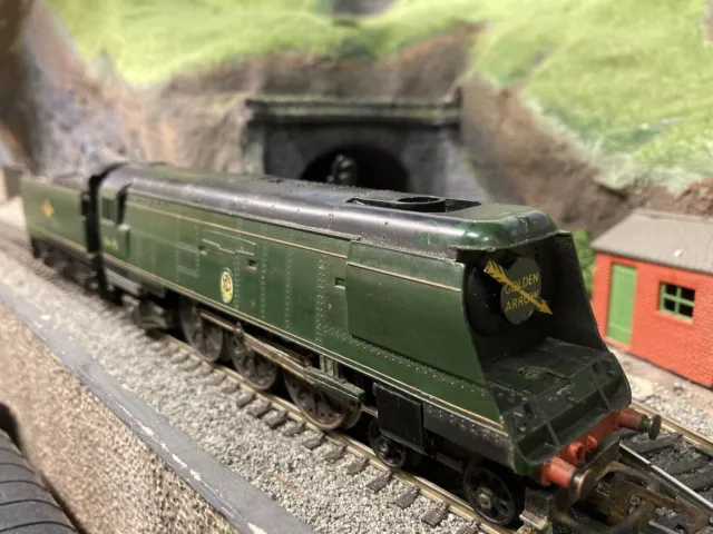 TRIANG 00 GAUGE R356S Br 4 6 2 Battle Of Britain Winston Churchill