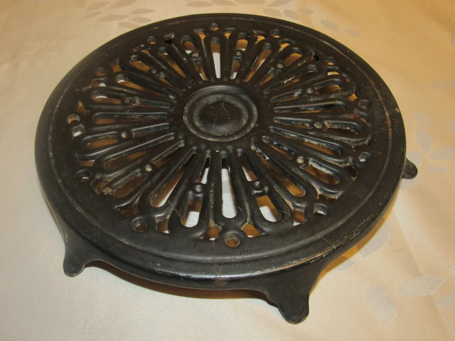 Ancien Dessous De Plat Rond En Fonte Emaille Cousances