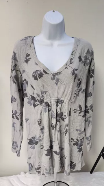 NEW Isabel Maternity Size M Waffle Knit Top Grays Floral NWT