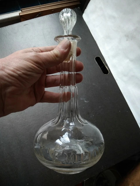 Carafe à décanter décanteur en verre soufflé moulé vin Saint Emilion en relief